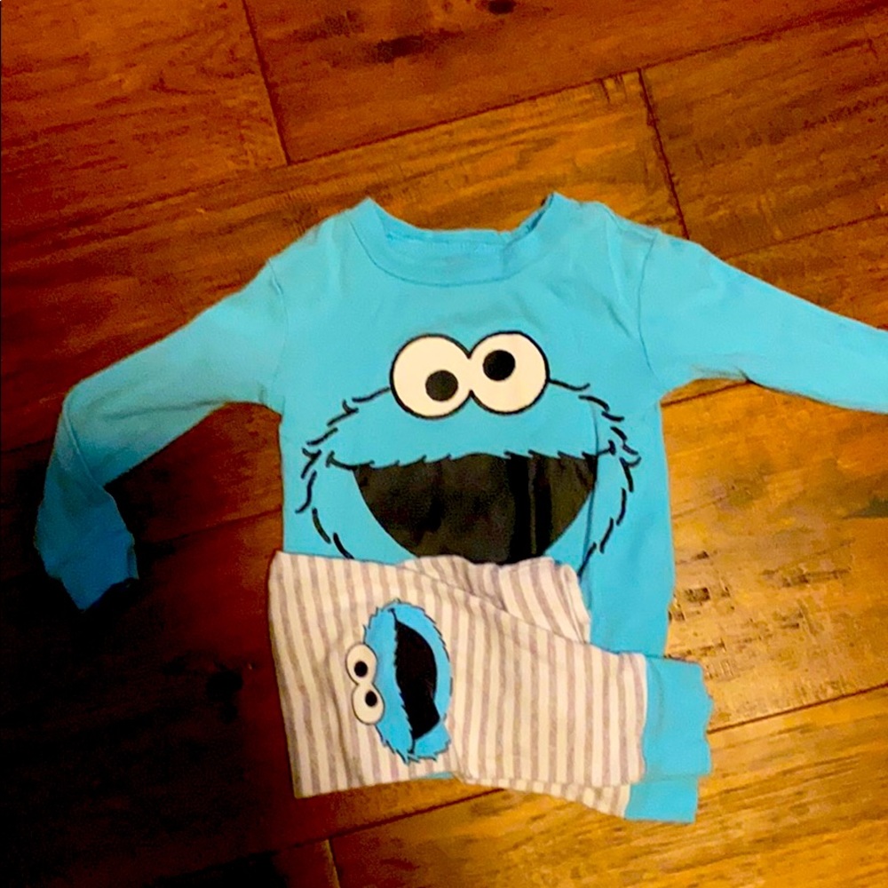 Boys Sesame Street and paw patrol pj’s